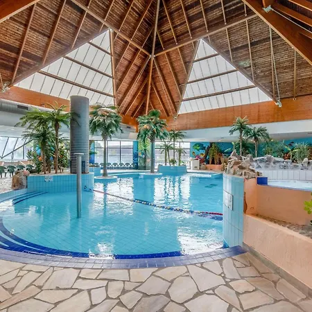 Nyaraló Chic Base With Pool In