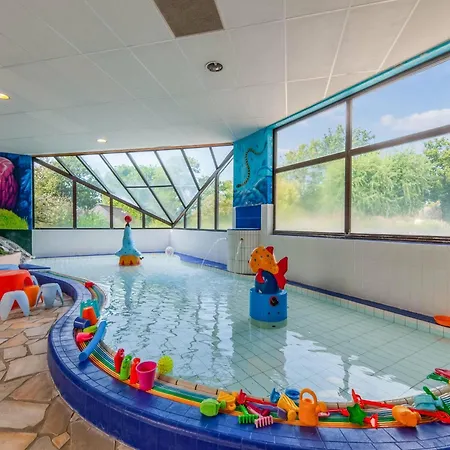 Chic Base With Pool In Tatil Evi *