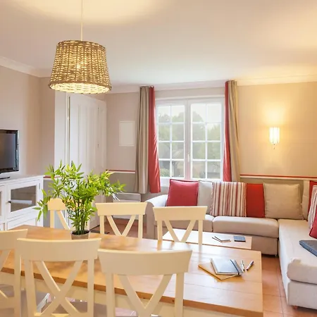 Chic Base With Pool In Tatil Evi Branville