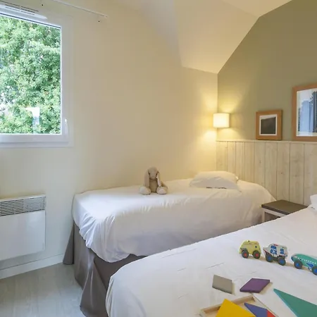 Chic Base With Pool In * Branville